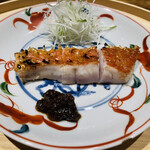 温石 - 【写真⑩】金目鯛の鱗焼き 玉ねぎ醤油