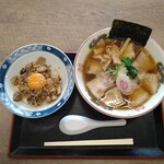 道の駅 ふくしま - 手揉み肉中華そば(太麺) with 名物チャーネギめし(小)