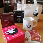 CAFFE VELOCE - お楽しみ袋の中・ワクワクしちゃいます♡黒猫ちゃんのマグカッブが可愛い"(∩>ω<∩)"♪