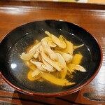 勢麟 - 松茸の汁物、鶏の胸肉で取った出汁、塩とうすくち醤油だけ、山の物は鰹や昆布ではなく山の物で出汁を取るとか