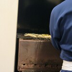 勢麟 - 海うなぎを焼く