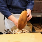 勢麟 - 松茸を大量投下、料理屋ではない、お椀ではない