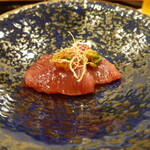 あま木 - 鰹の漬け、焼き生姜、芽ねぎ、山山葵