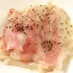 Giglio - パスタ+前菜+デザート 1680円 のイタリア産グアンチャーレを乗せた シエナ伝統のパスタ ”イ・ピーチ” カーショ　エ　ペーペ