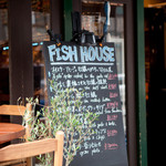 FISH HOUSE OYSTER BAR - テラス席用意してます。ペット＆喫煙可