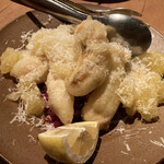 Bacco - 天然鯛のフリット夏みかんと赤キャベツ　1500円　　　　　　　　　　手前はレモン、夏みかんは皮を剥いたものが入っています。