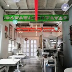 Naggy's - お店の奥から　全体