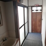 Naggy's - 引戸を開けた先にお手洗い　この辺は古民家ムード