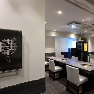 1 minute walk from JR Ebisu Station! You can also have a girls’ night out in the elegant white-based interior◎