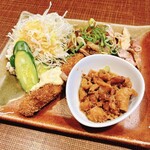 ちきんはうす - (右上)名古屋コーチンネギポン酢
      (左下)地鶏タルタルカツ
      (右下)地鶏時雨煮