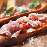 イタリアン&ワイン食堂 ViVi - ブルスケッタ ・マルゲリータ・トマトと生ハム