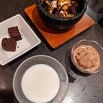 カルビ一丁 - ストーンパフェ(チョコブラウニー)とガトーショコラとなめらか杏仁豆腐とチョコソフト