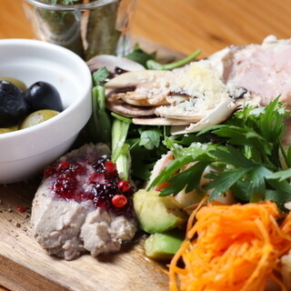 A wide selection of small plates and platters that you can enjoy whether you're drinking alone or having a second meal