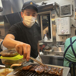 赤坂 らいもん - 高橋店主が焼きの極意をハラミへ注入