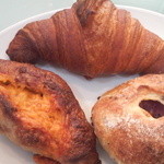 たま木亭 - （奥）クロワッサン、（手前右）パンシュー、ルージュ
