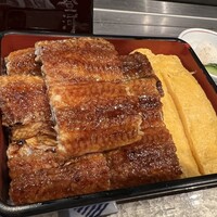 中黄金鰻重（名古屋コーチン卵焼き添え） 