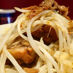 ラーメン二郎 - 豚の厚み