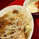 ラーメン二郎 - ラーメン半分＋ニンニク多め＋白ネギ