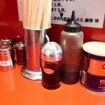 ラーメン二郎 - 卓上調味料