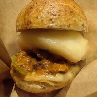 ラ ペ - 牛肉桃バーガー