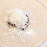 La Brianza - 北海道産ニタリクジラカルパッチョ軽く炙りレモンマリネ吉田牧場マジアクリチーズ。久しぶりの復活!!大好きだからとても嬉しい♡ 待ってた人多いと思うな～ ねっとり口当たりもレバー思わせる味わいも美味☆