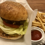 THE CITY BAKERY BISTRO RUBIN - 鹿肉バーガー赤ワインソース