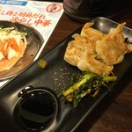 Hakata Nirasoba Kumagusuya - パリふわじゅわ〜
                        ニラのつぼ漬けも美味しかった
                        良い箸休め 麺と一緒でもいいよー