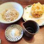 ろあん松田 - 第三のお蕎麦(そば実と殻も一緒に粗挽きした蕎麦)と海老のかき揚げ(オプション)