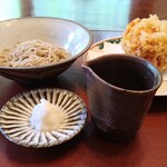ろあん松田 - 第三のお蕎麦(そば実と殻も一緒に粗挽きした蕎麦)と海老のかき揚げ(オプション)