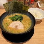 Yokohama Iekei Ramen Fukagawa-Ya - 北海道味噌ラーメン850円、サービスライス