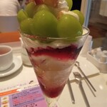 フォーシーズンズカフェ - シャインマスカットのパフェ