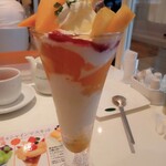 フォーシーズンズカフェ - 国産マンゴーとパッションフルーツのパフェ
