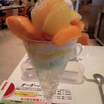 フォーシーズンズカフェ - 黄金桃＆白桃2種の桃パフェ