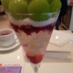 フォーシーズンズカフェ - シャインマスカットのパフェ