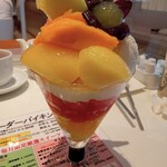 フォーシーズンズカフェ - 贅沢夏果実のアソートパフェ