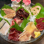 くじらのお宿 一乃谷 - 2022.9 くじら刺身盛合せ（さえずり、赤身、小腸、心臓、畝須ベーコン、胃袋、尾の身、鹿の子、本皮）