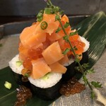 Tamagawa Mitakaten - サーモン親子巻き寿司
