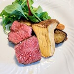 La Brianza - A５和牛もも炭火焼きあわび茸徳島県産茄子。はじめてのあわび茸ジューシー美味しい♡歯ざわりがあわびのようだからあわび茸なのだそう。茄子グリルもとろける甘み全部美味しい