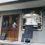 イイダベーカリー - シンプルな外観