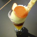 カフェ モロゾフ - カスタードプリンパフェ 700円