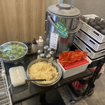 ひもかわ桐生 - 引き取り場所の後ろに、セルフサービスコーナー