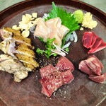 かしわ屋将軍 - 鮮度抜群！軍鶏の刺身盛合せ　1280円