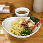 麺屋 燕 - ・つけ麺【背煮干醤油】並 950円/税込
・味玉 150円/税込