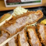 とんかつ 栄ちゃん - あつあつの一番右。最高。
