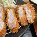 とんかつ 栄ちゃん - ライトサイド。大好きな脂身ににまにまが止まらない