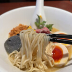 酒肴場 屯 - 三河屋製麺の全粒粉入り細麺