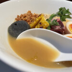 酒肴場 屯 - スープは甘さの奥に深い出汁の風味を感じます。