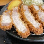 とんかつ 栄ちゃん - レフトサイド。赤身の異次元な柔らかさ。