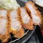 とんかつ 栄ちゃん - ライトサイド。脂身が本当にすごかった。本当に美味しかった。