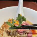 酒肴場 屯 - アイスプラント　独特の食感としょっぱさがアクセントに